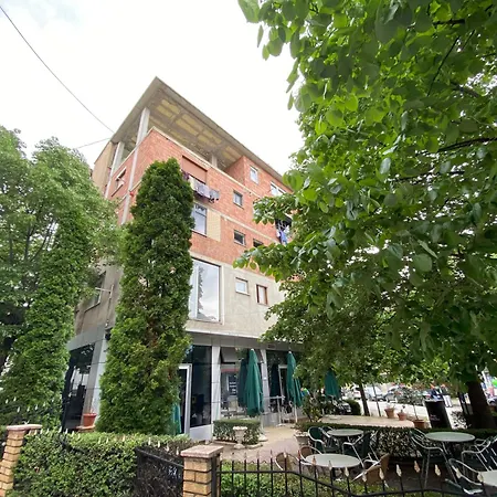 Me Qera 2+1 Apartment Kukes