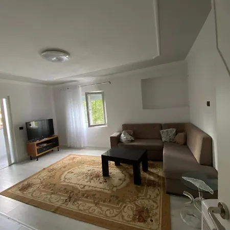 Apartment Me Qera 2+1 Kukes